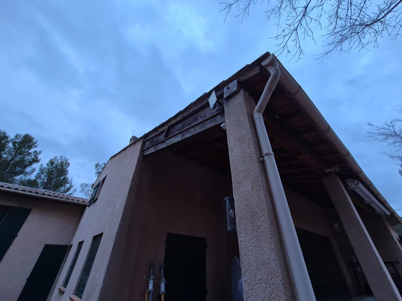 Remplacement de poutre sous toiture – Rousset (13) – poutre béton armé, étaiement, poutrelles précontraintes