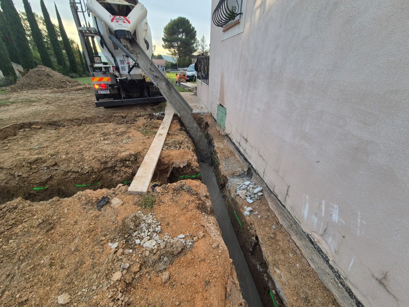 Terrassement et fondations d’extension de maison – Rousset (13) – terrassement, fondations béton armé