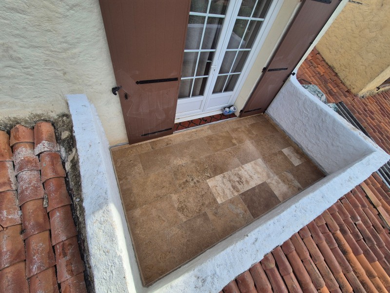 Rénovation de terrasse, Rousset (13), étanchéité renforcée bicouche, pose de travertin