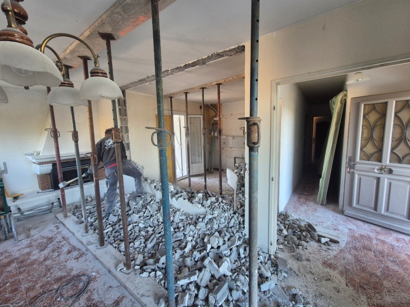 Élargissement d’ouverture mur porteur cuisine séjour – Rousset (13) – IPN acier, étaiement, démolition