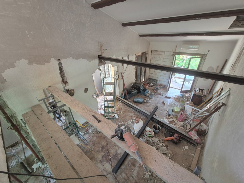 Création d’une mezzanine sur structure IPN – Gardanne (13) – IPN acier, plancher aggloméré