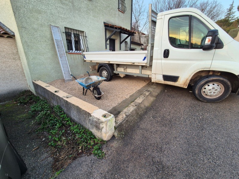 Création d'un mur de clôture – Fuveau (13) – décaissement, fondation béton, coffrage