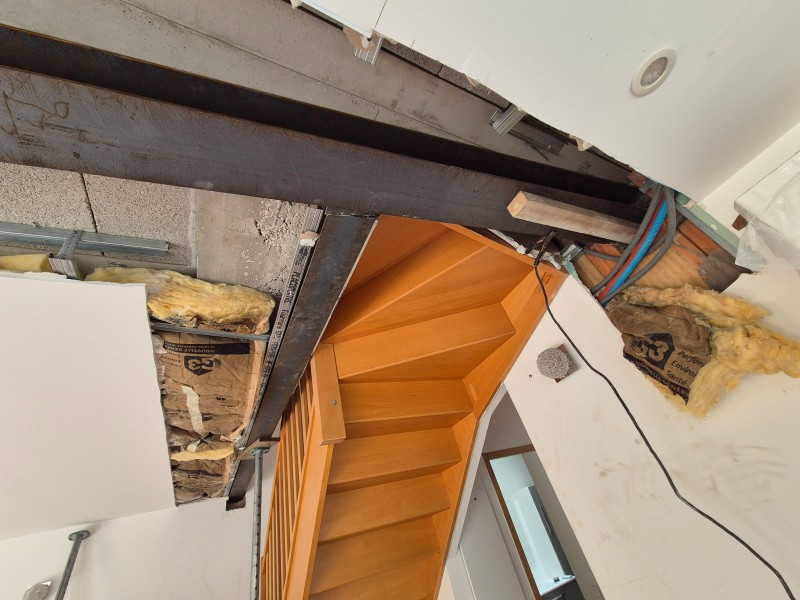 Renforcement de plancher affaissé – Rousset (13) – poutres IPN acier, reprise placoplâtre