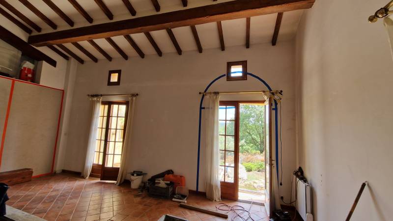 Ouvertures cintrées dans mur porteur à Peynier - linteaux béton armé plein cintre