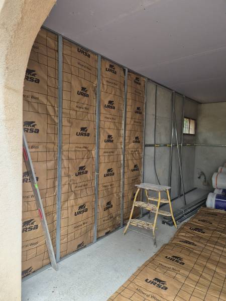 Transformation d'un garage en chambres avec isolation et structures métallique près d'Aix en Provence