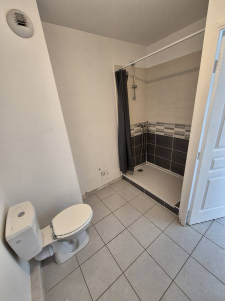 Rénovation complète d’appartement, Rousset (13), salle de bain, cloisons placo, parquet PVC