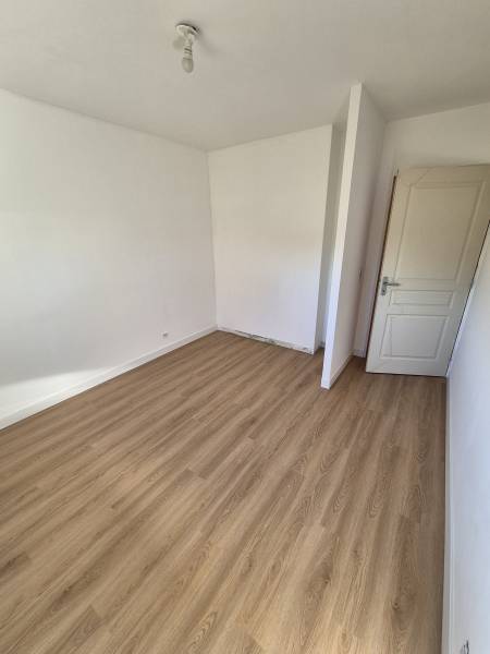 Rénovation complète d’appartement, Rousset (13), salle de bain, cloisons placo, parquet PVC