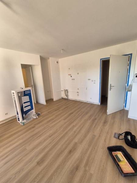 Rénovation complète d’appartement, Rousset (13), salle de bain, cloisons placo, parquet PVC
