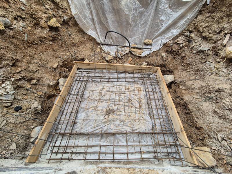 Fondations et dalle béton armé à Châteauneuf-le-Rouge pour cage d'ascenseur extérieure