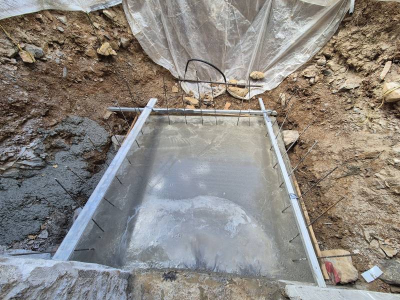 Fondations et dalle béton armé à Châteauneuf-le-Rouge pour cage d'ascenseur extérieure