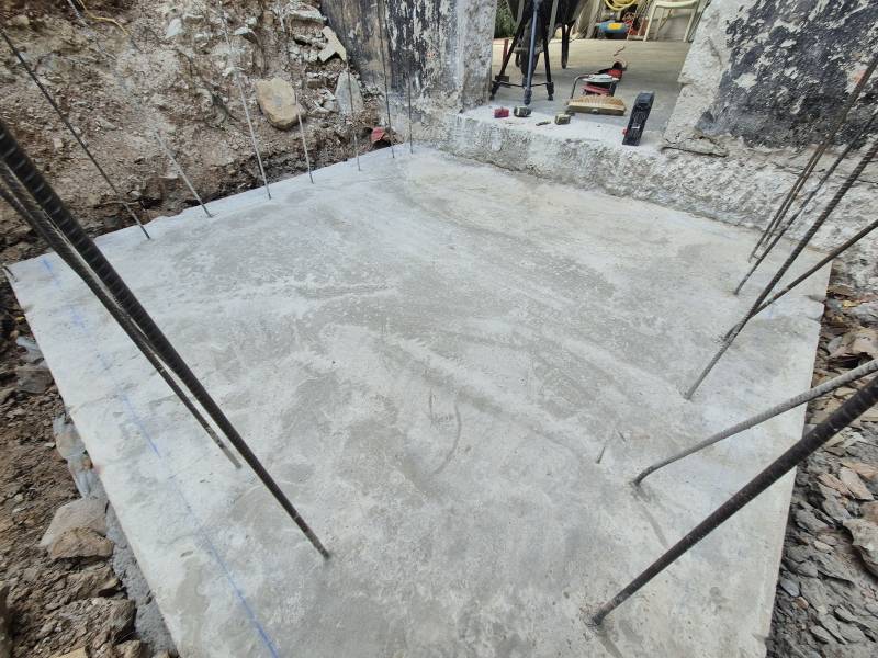 Fondations et dalle béton armé à Châteauneuf-le-Rouge pour cage d'ascenseur extérieure