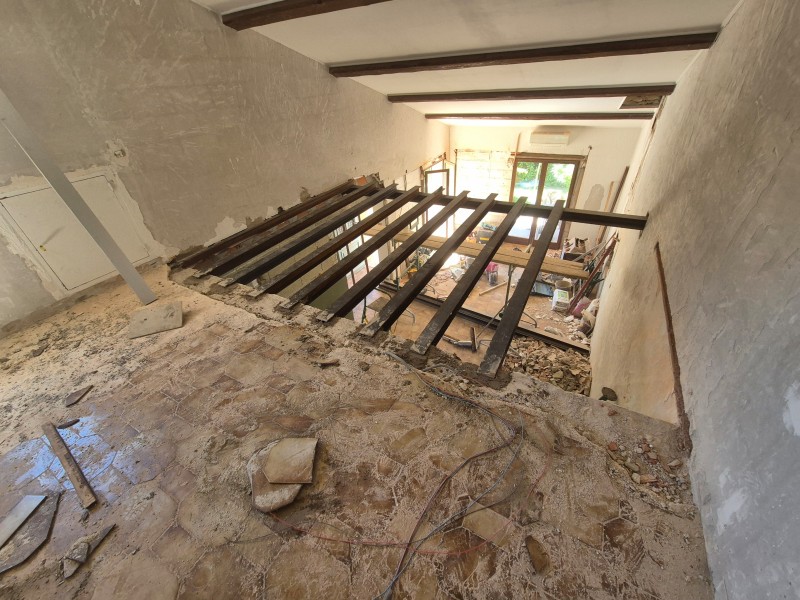 Création d’une mezzanine sur structure IPN – Gardanne (13) – IPN acier, plancher aggloméré