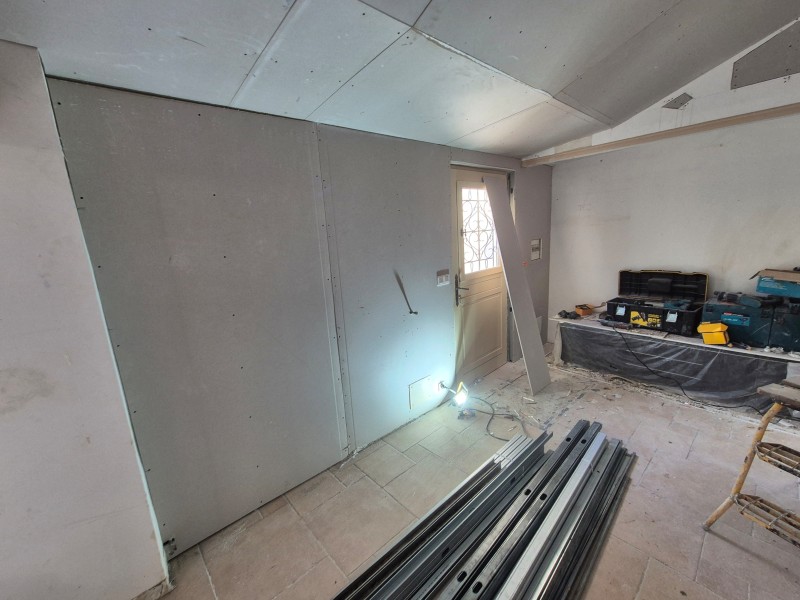 Isolation des murs intérieurs, Rousset (13), isolant mince multicouche, structure métallique, BA13