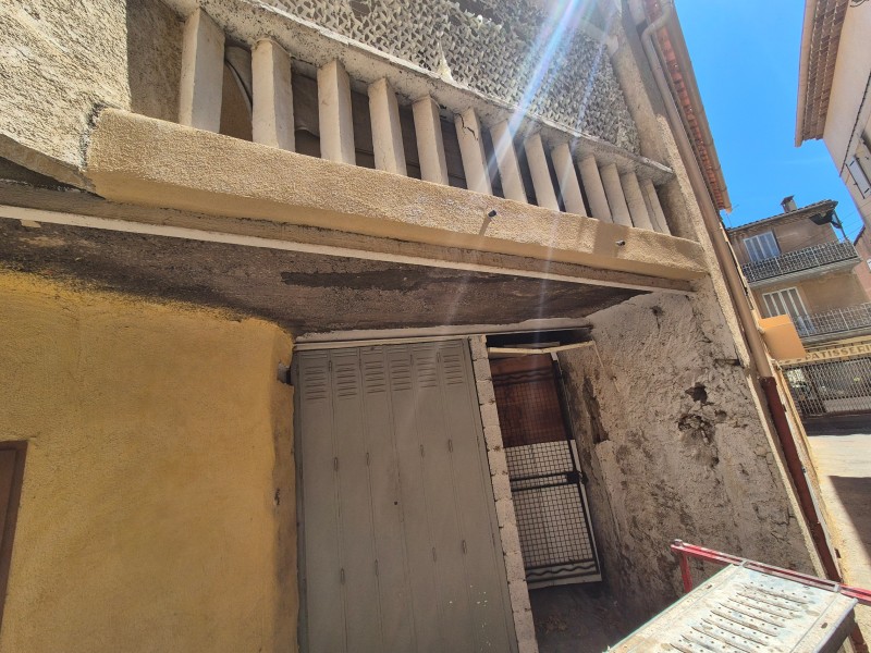 Réfection de bandeau de balcon, Rousset (13), béton armé, ciment prompt, enduit fibré