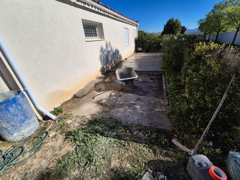 Mise en place de chapes avec formes de pentes pour terrasses extérieures – Trets (13)