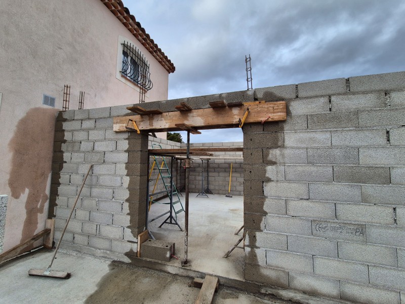 Création de poteaux et linteau en béton armé pour extension – Rousset (13) – poteaux, linteau, béton armé