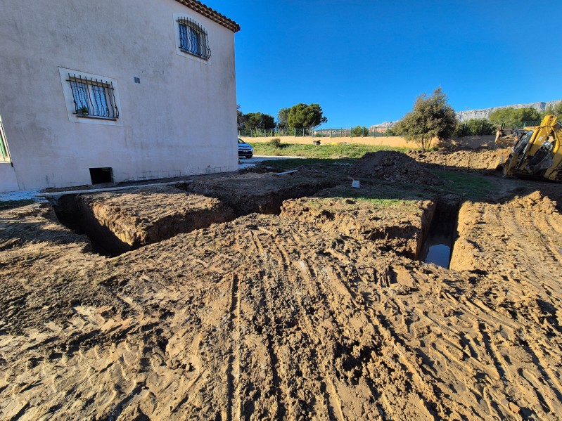 Terrassement et fondations d’extension de maison – Rousset (13) – terrassement, fondations béton armé
