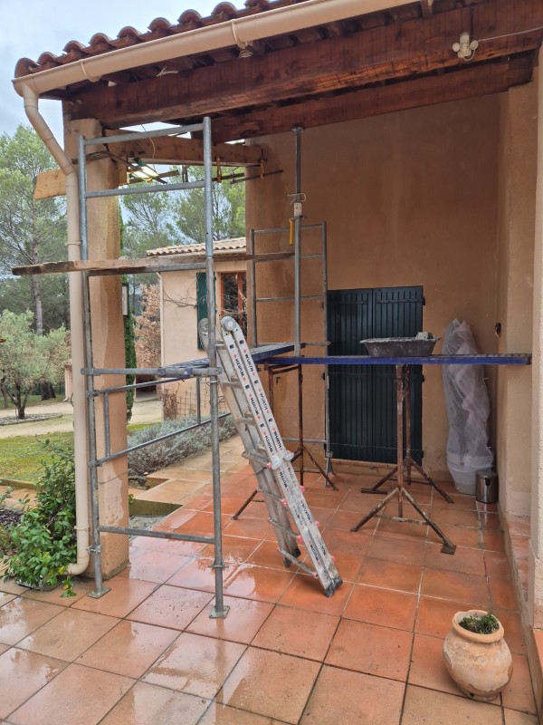 Remplacement de poutre sous toiture – Rousset (13) – poutre béton armé, étaiement, poutrelles précontraintes