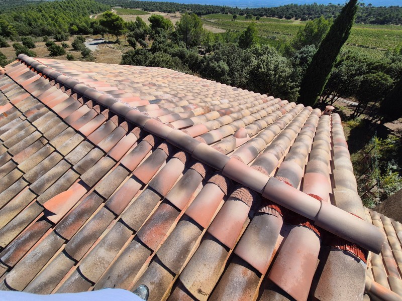 Rénovation de faîtage avec infiltration d’eau – Rousset (13) – faîtage ventilé, tuiles, étanchéité toiture