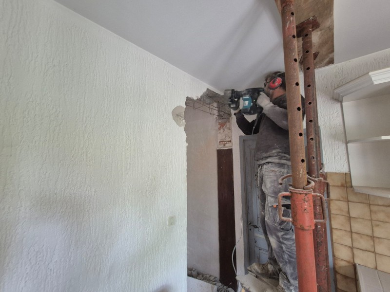 Ouverture d’un mur porteur pour mezzanine – Gardanne, Bouches-du-Rhône – IPN acier, démolition, évacuation