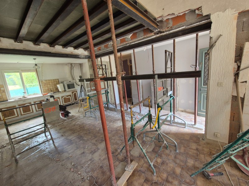 Ouverture d’un mur porteur en continuité de mezzanine – Gardanne (13) – IPN acier, démolition, structure
