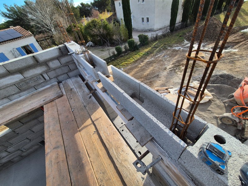 Création de poteaux et linteau en béton armé pour extension – Rousset (13) – poteaux, linteau, béton armé