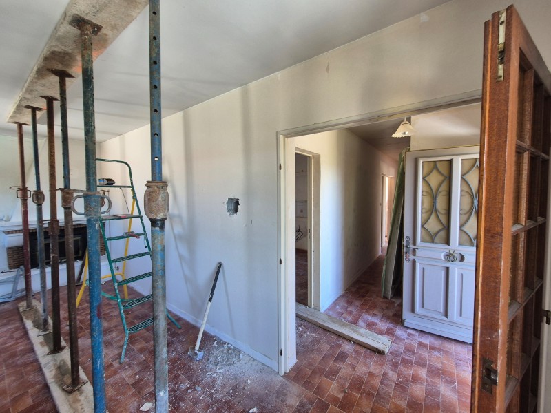Élargissement d’ouverture mur porteur cuisine séjour – Rousset (13) – IPN acier, étaiement, démolition