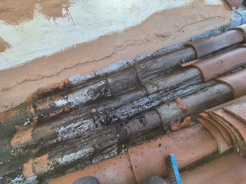 Rechercher réparation d'une fuite en toiture, Rousset (13), pose d'une trame et étanchéité