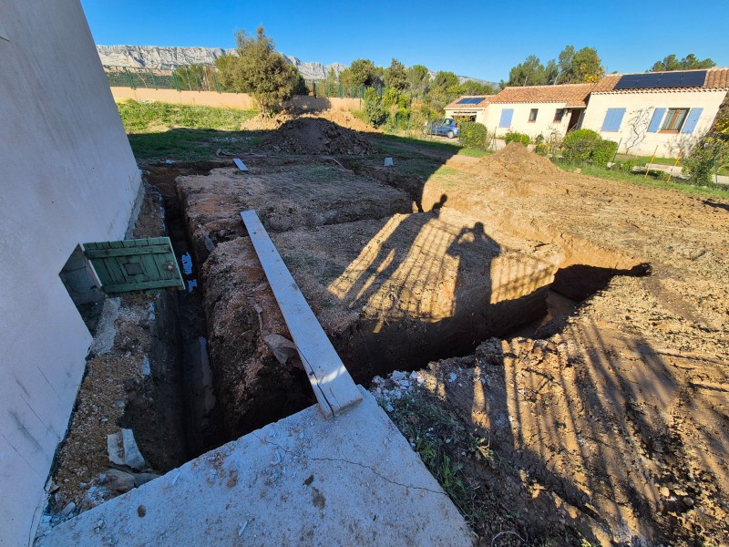 Terrassement et fondations d’extension de maison – Rousset (13) – terrassement, fondations béton armé
