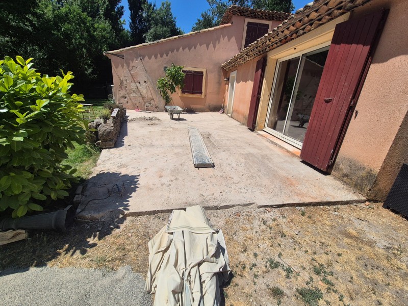 Rénovation de terrasse et tour de piscine, Rousset (13), travertin, chape, étanchéité