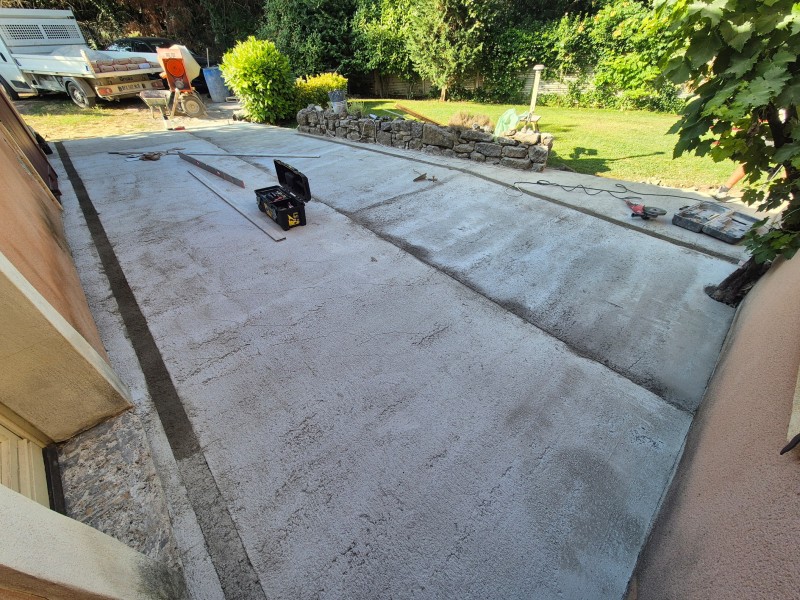 Rénovation de terrasse et tour de piscine, Rousset (13), travertin, chape, étanchéité