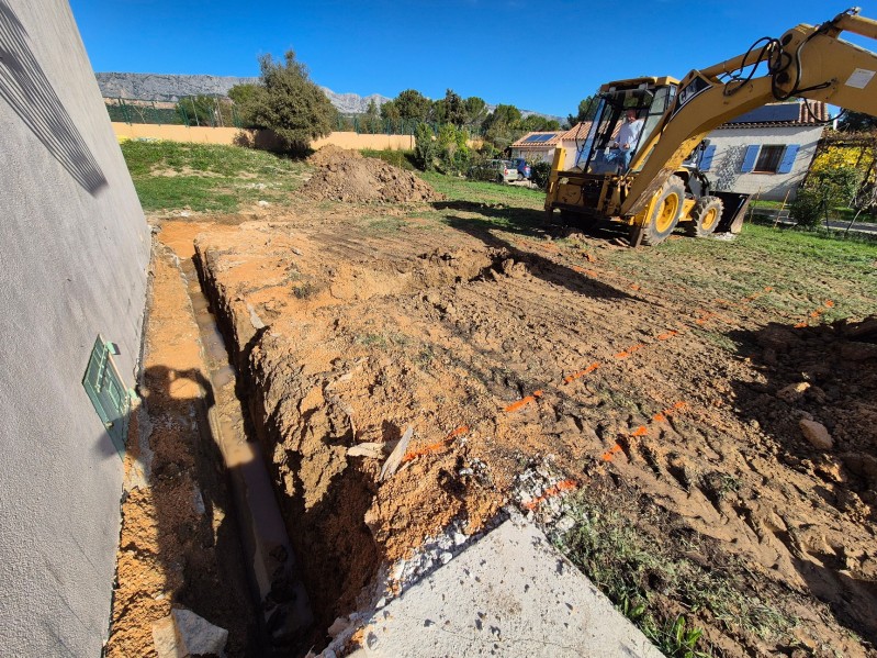 Terrassement et fondations d’extension de maison – Rousset (13) – terrassement, fondations béton armé