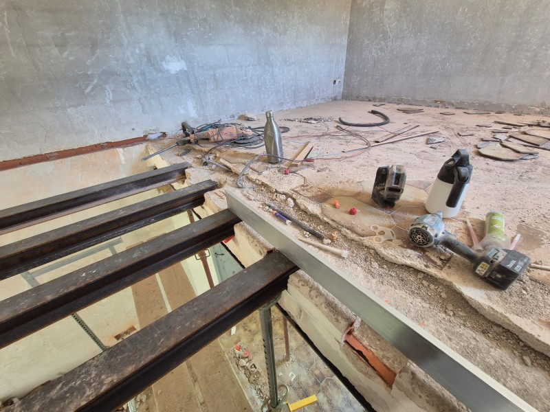 Création d’une mezzanine sur structure IPN – Gardanne (13) – IPN acier, plancher aggloméré