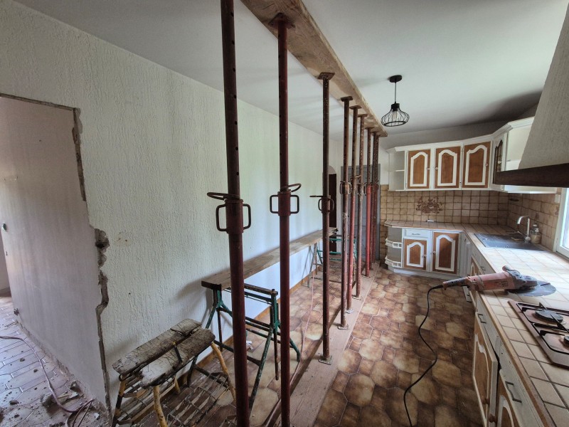 Ouverture d’un mur porteur pour mezzanine – Gardanne, Bouches-du-Rhône – IPN acier, démolition, évacuation