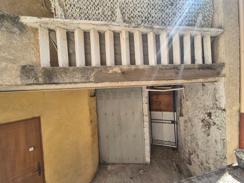 Réfection de bandeau de balcon, Rousset (13), béton armé, ciment prompt, enduit fibré