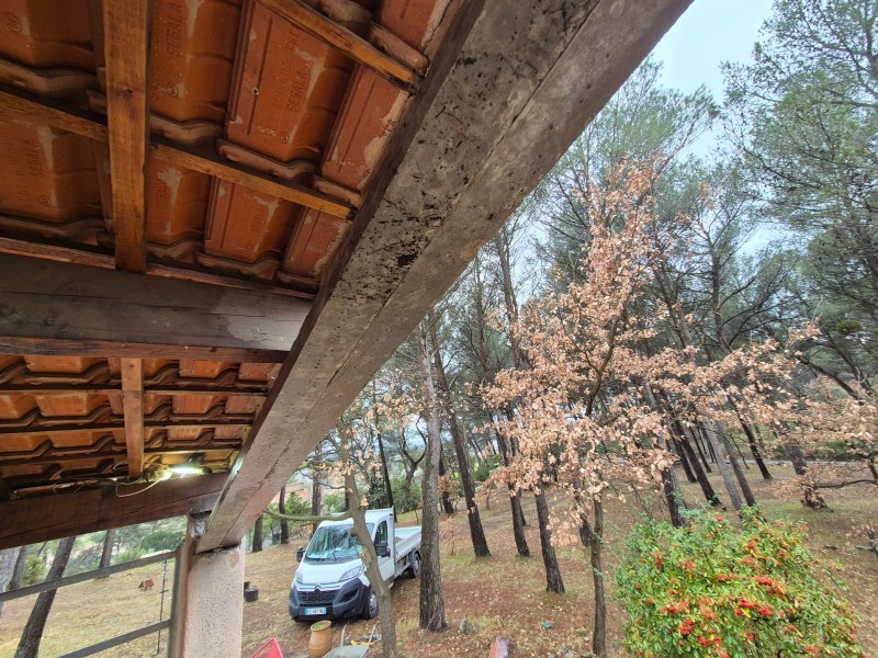 Remplacement de poutre sous toiture – Rousset (13) – poutre béton armé, étaiement, poutrelles précontraintes