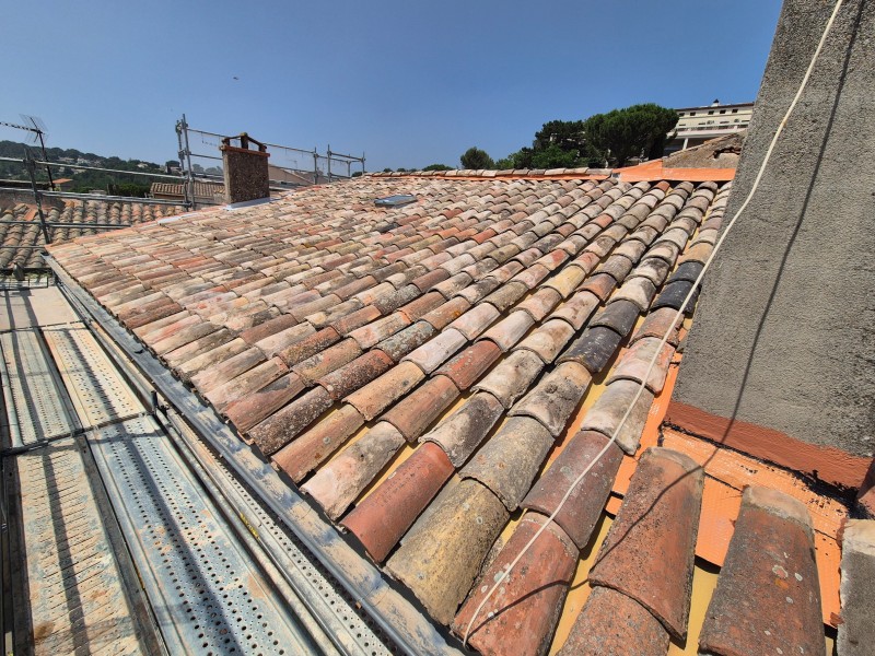 Rénovation complète de toiture à Rousset - PST, tuiles canal et calandrite