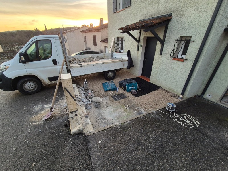 Création d'un mur de clôture – Fuveau (13) – décaissement, fondation béton, coffrage