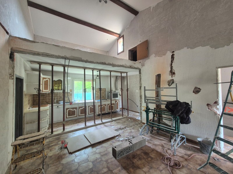 Ouverture d’un mur porteur pour mezzanine – Gardanne, Bouches-du-Rhône – IPN acier, démolition, évacuation