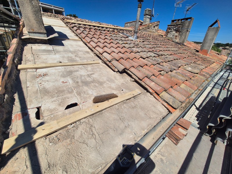 Rénovation complète de toiture à Rousset - PST, tuiles canal et calandrite