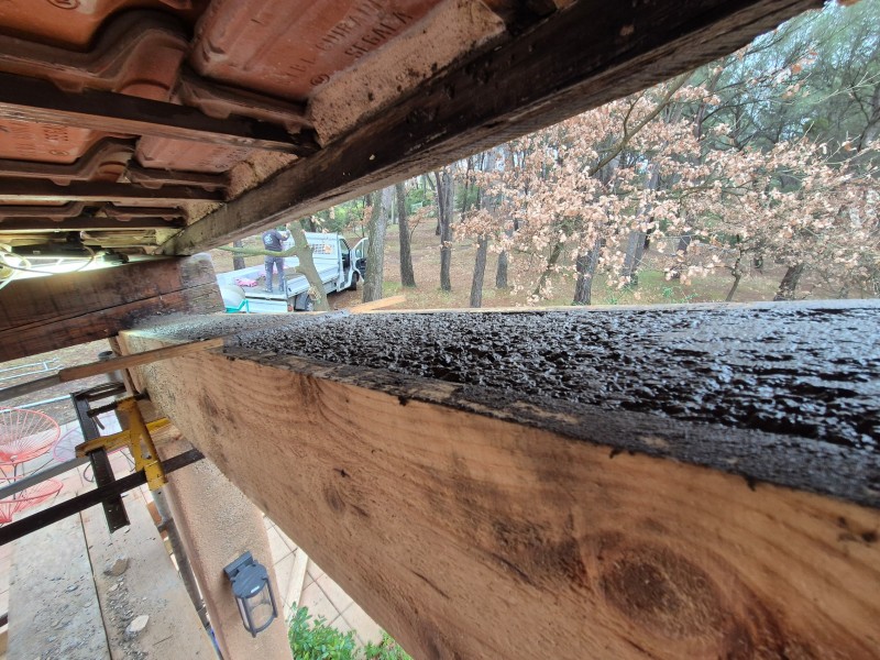 Remplacement de poutre sous toiture – Rousset (13) – poutre béton armé, étaiement, poutrelles précontraintes