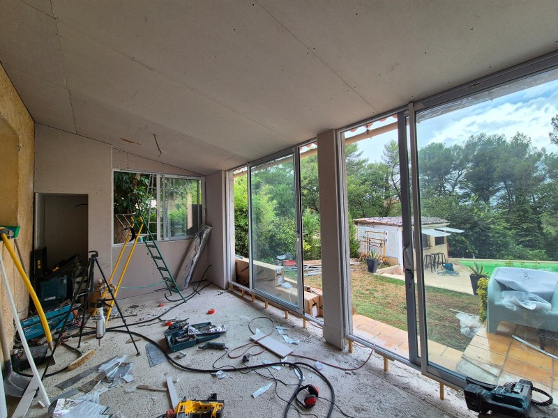 Rénovation intérieure de véranda, Meyreuil (13), faux plafond BA13, isolant mince multicouche