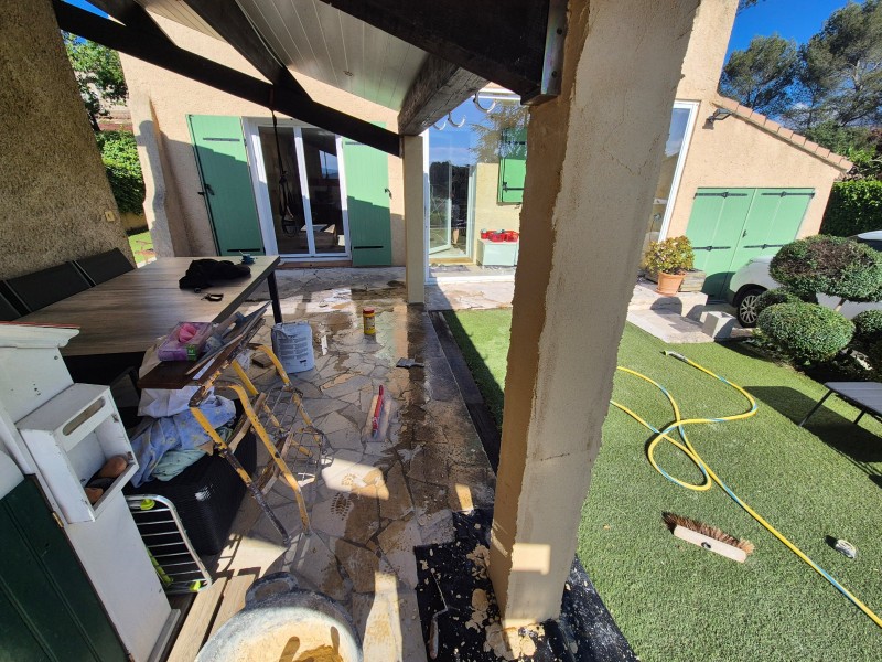 Remplacement de poteaux de toiture de terrasse – Rousset, Bouches-du-Rhône – poteaux béton armé, coffrage, ferraillage