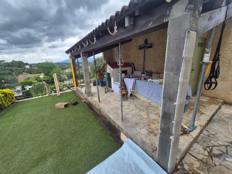 Remplacement de poteaux de toiture de terrasse – Rousset, Bouches-du-Rhône – poteaux béton armé, coffrage, ferraillage