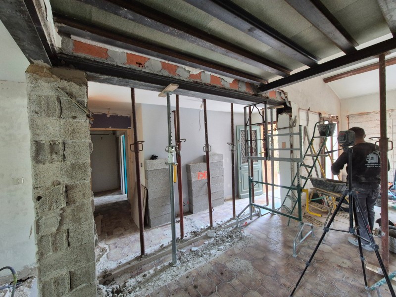 Ouverture d’un mur porteur en continuité de mezzanine – Gardanne (13) – IPN acier, démolition, structure