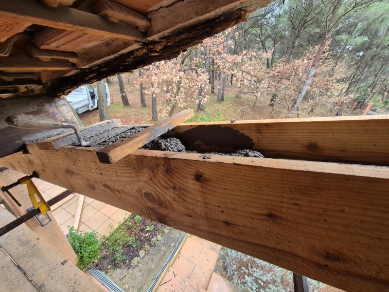 Remplacement de poutre sous toiture – Rousset (13) – poutre béton armé, étaiement, poutrelles précontraintes