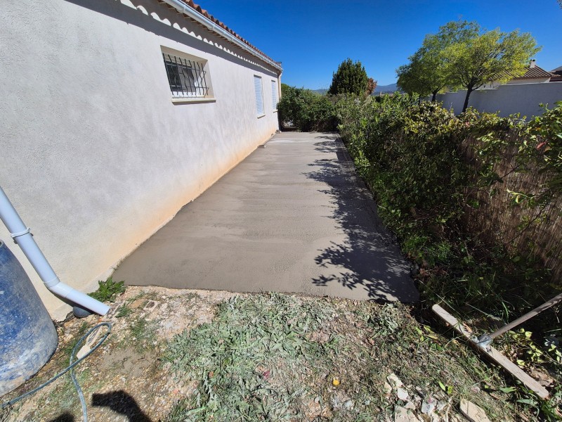 Mise en place de chapes avec formes de pentes pour terrasses extérieures – Trets (13)