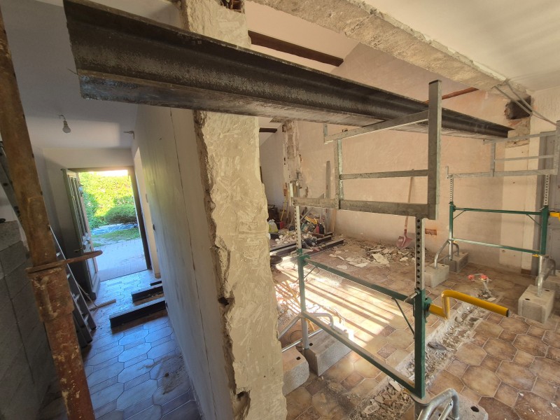 Ouverture d’un mur porteur pour mezzanine – Gardanne, Bouches-du-Rhône – IPN acier, démolition, évacuation