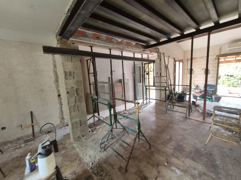 Ouverture d’un mur porteur en continuité de mezzanine – Gardanne (13) – IPN acier, démolition, structure