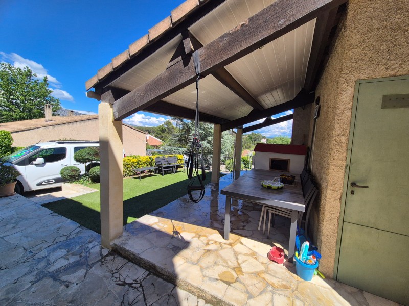 Remplacement de poteaux de toiture de terrasse – Rousset, Bouches-du-Rhône – poteaux béton armé, coffrage, ferraillage